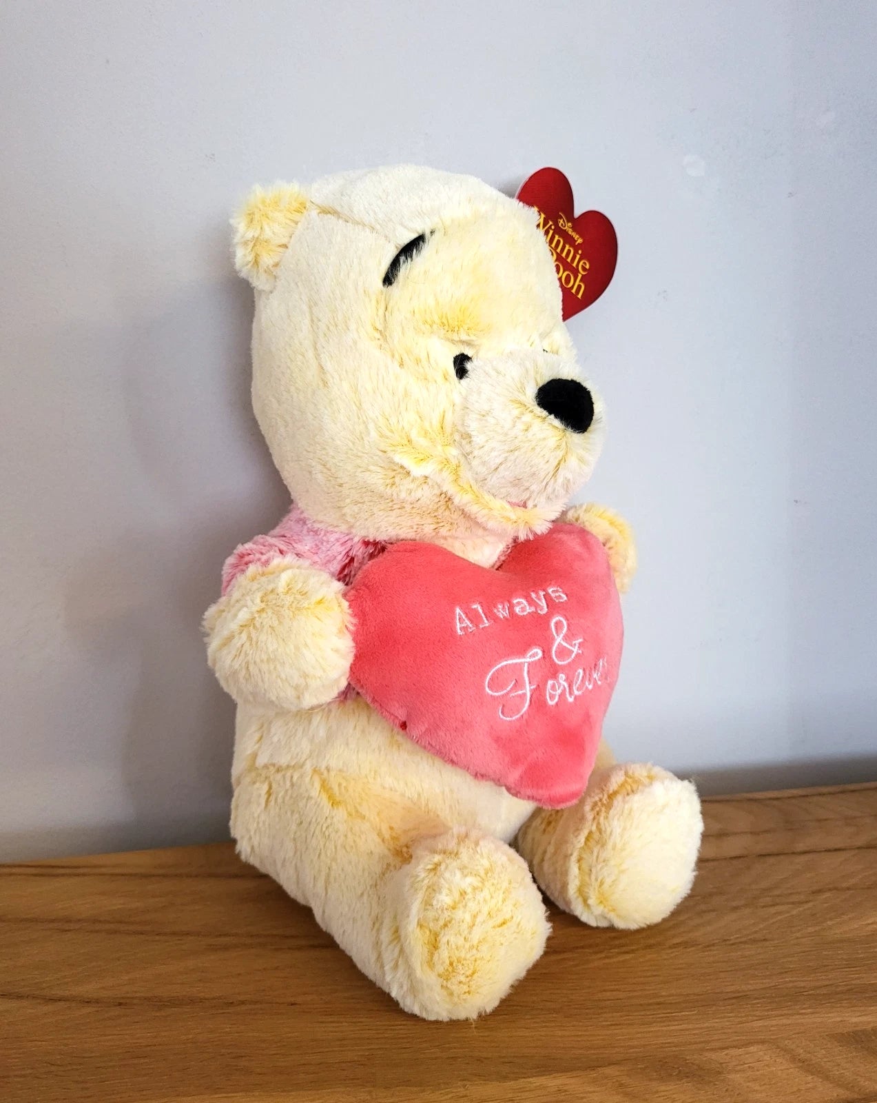 Disney Plüsch Stofftier Kuscheltier Figur Winnie Puuh mit Herz Love Pooh Plüschtier NEU