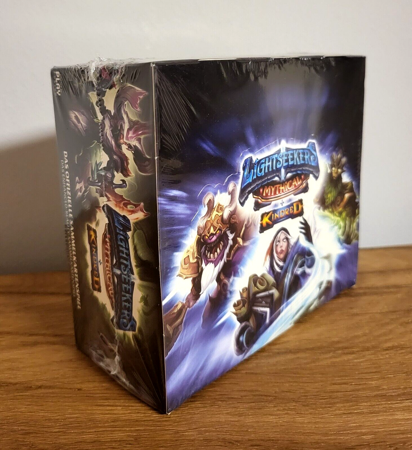Lightseekers Mythical+Kindred Sammel Kartenspiel 24x Booster Display DE NEU &OVP