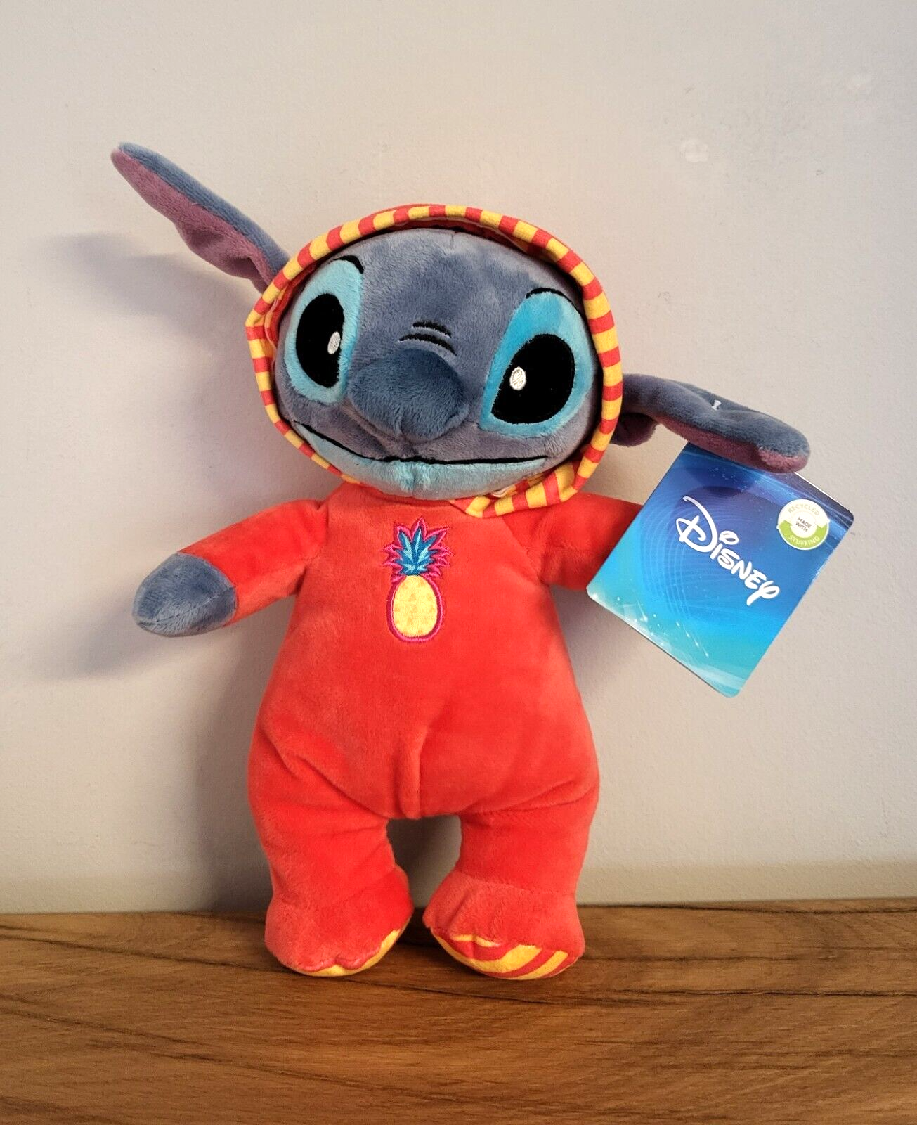 Disney Plüsch Stofftier Kuscheltier Stitch Pyjama Party im Strampler rot NEU