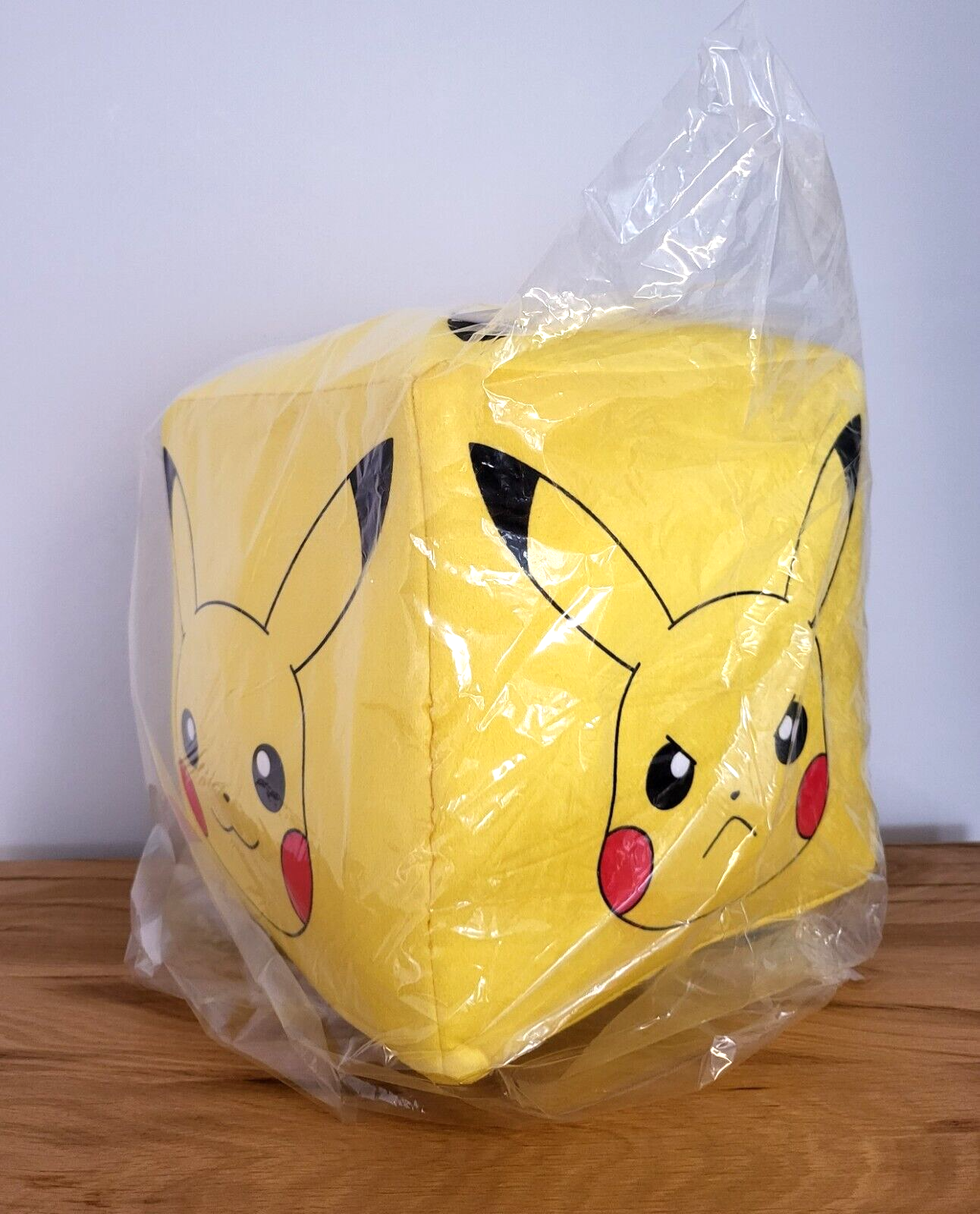Pokemon Plüsch Pikachu Würfel Kissen Stofftier Kuscheltier Formkissen Sitzkissen Spielzeug Kinder NEU
