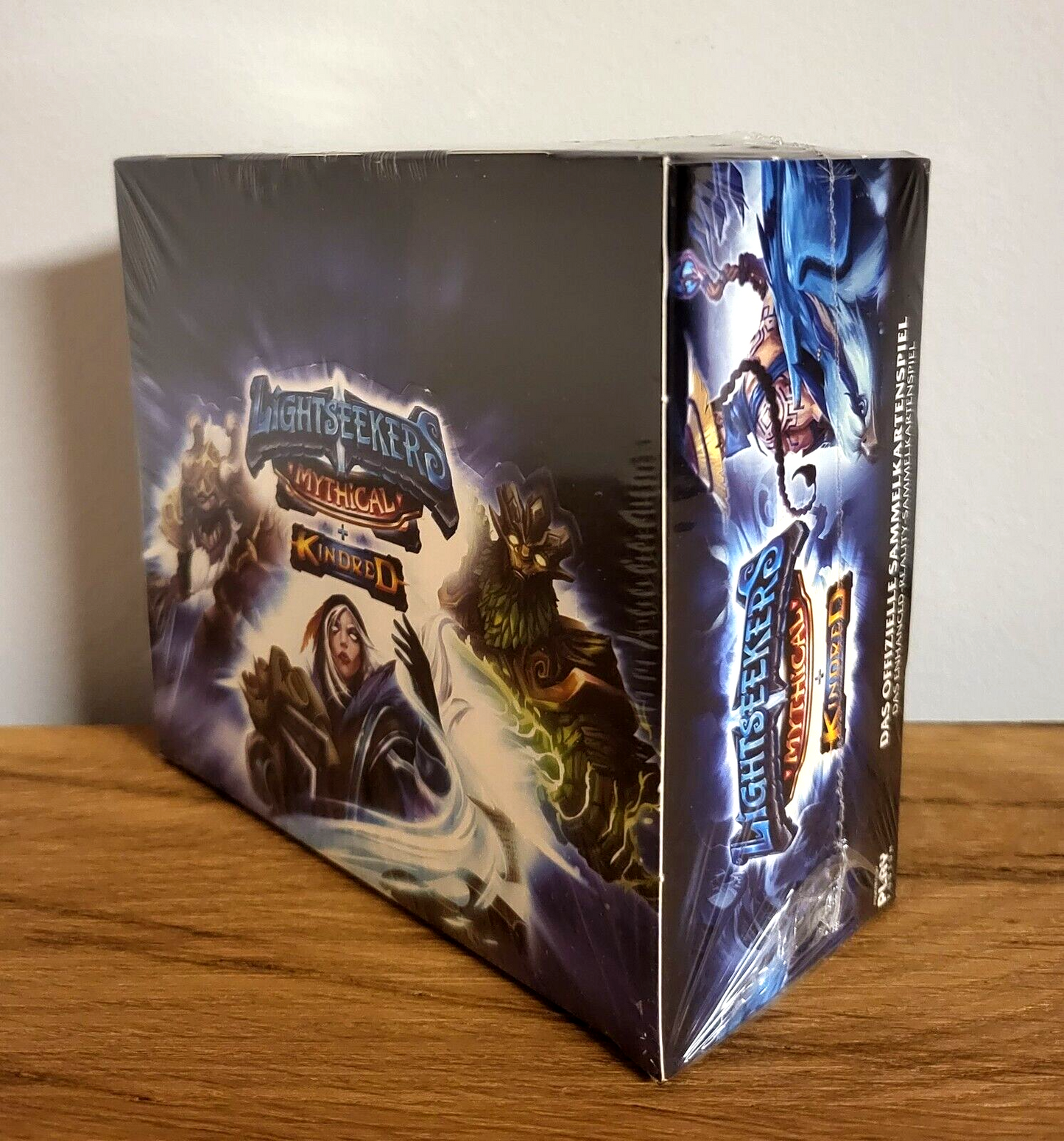 Lightseekers Mythical+Kindred Sammel Kartenspiel 24x Booster Display DE NEU &OVP