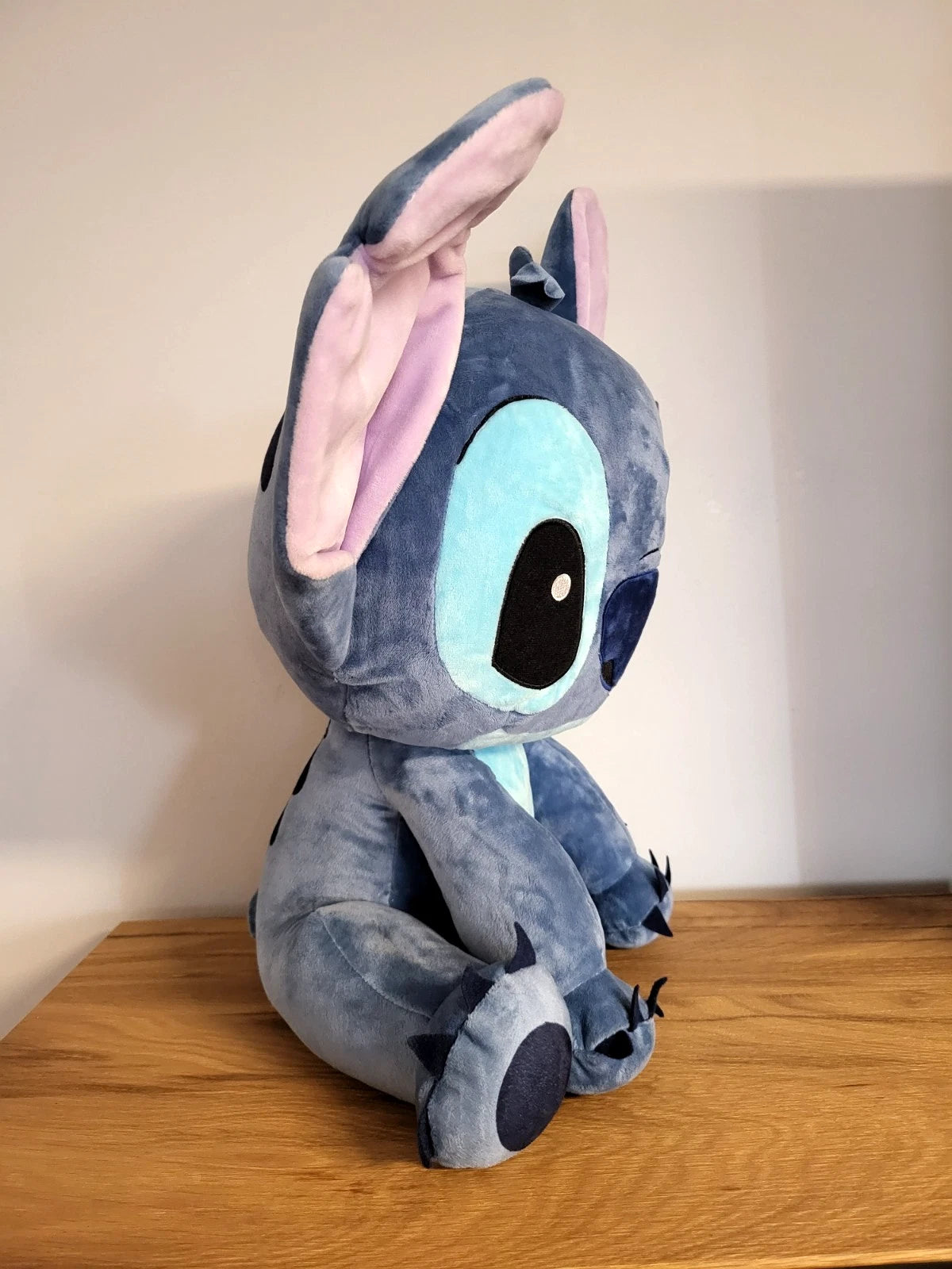 Disney Stitch XXL Plüsch groß Stofftier sitzend Plüschtier großer Kopf Kuscheltier Merch 50 cm Kino Real Film NEU