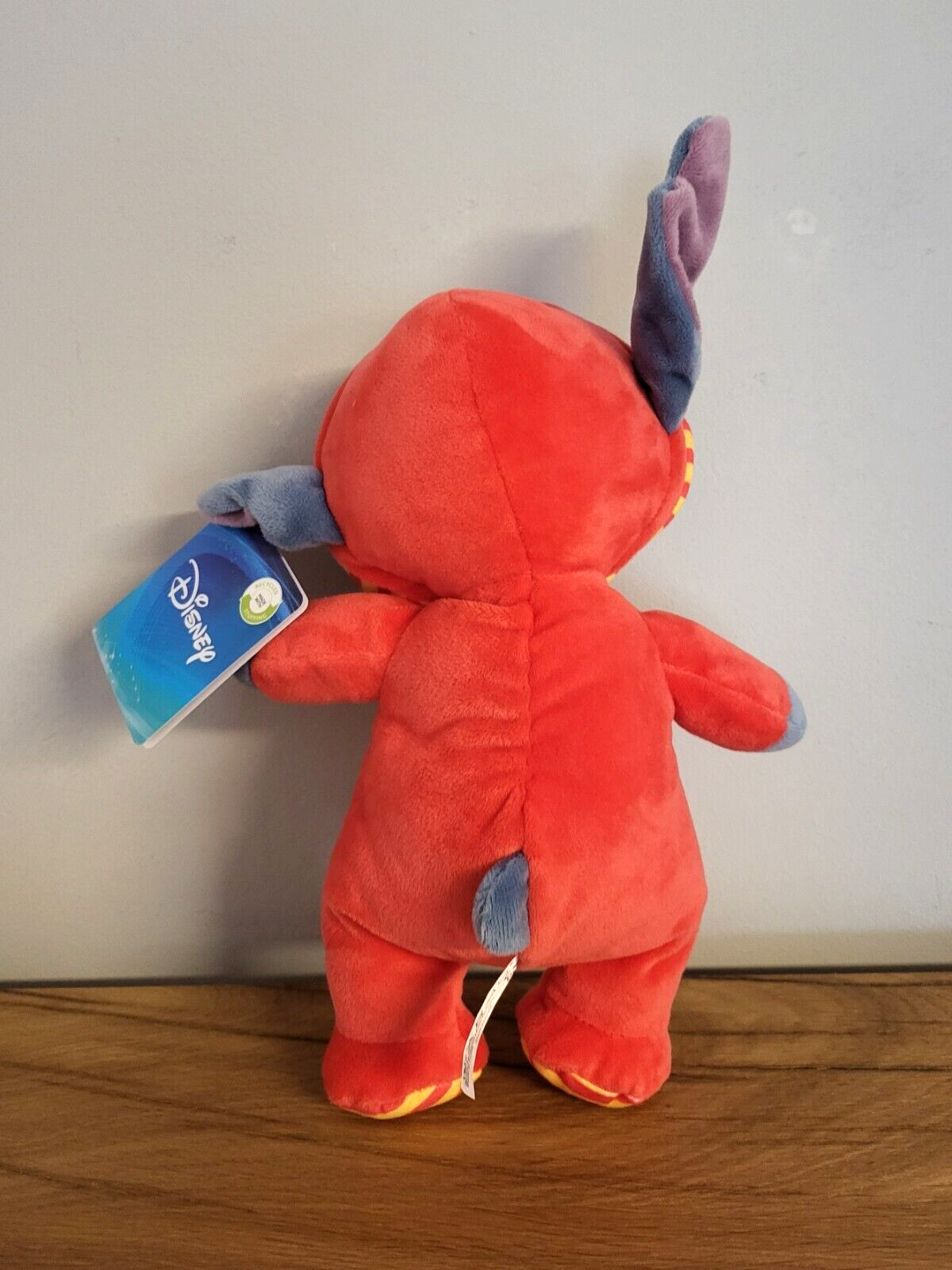 Disney Plüsch Stofftier Kuscheltier Stitch Pyjama Party im Strampler rot NEU