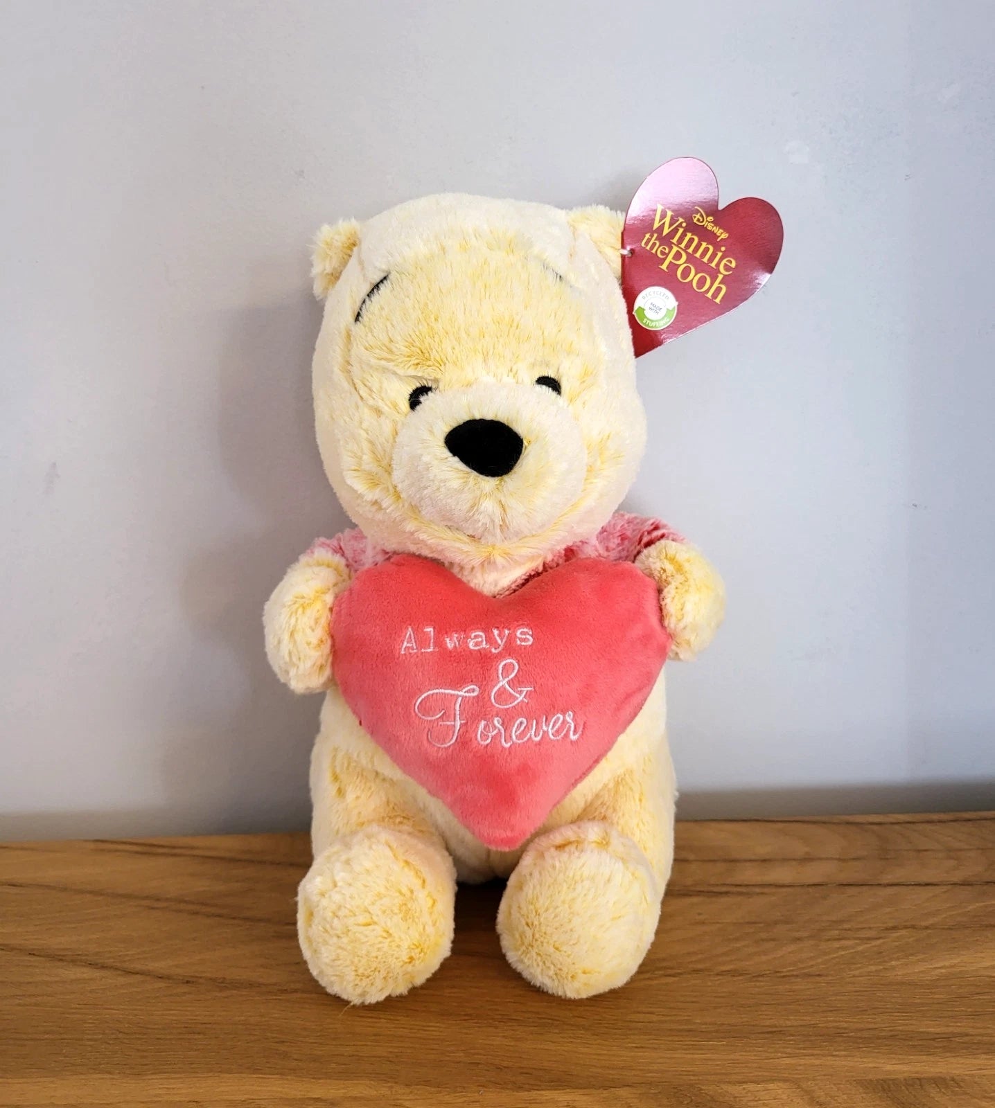 Disney Plüsch Stofftier Kuscheltier Figur Winnie Puuh mit Herz Love Pooh Plüschtier NEU