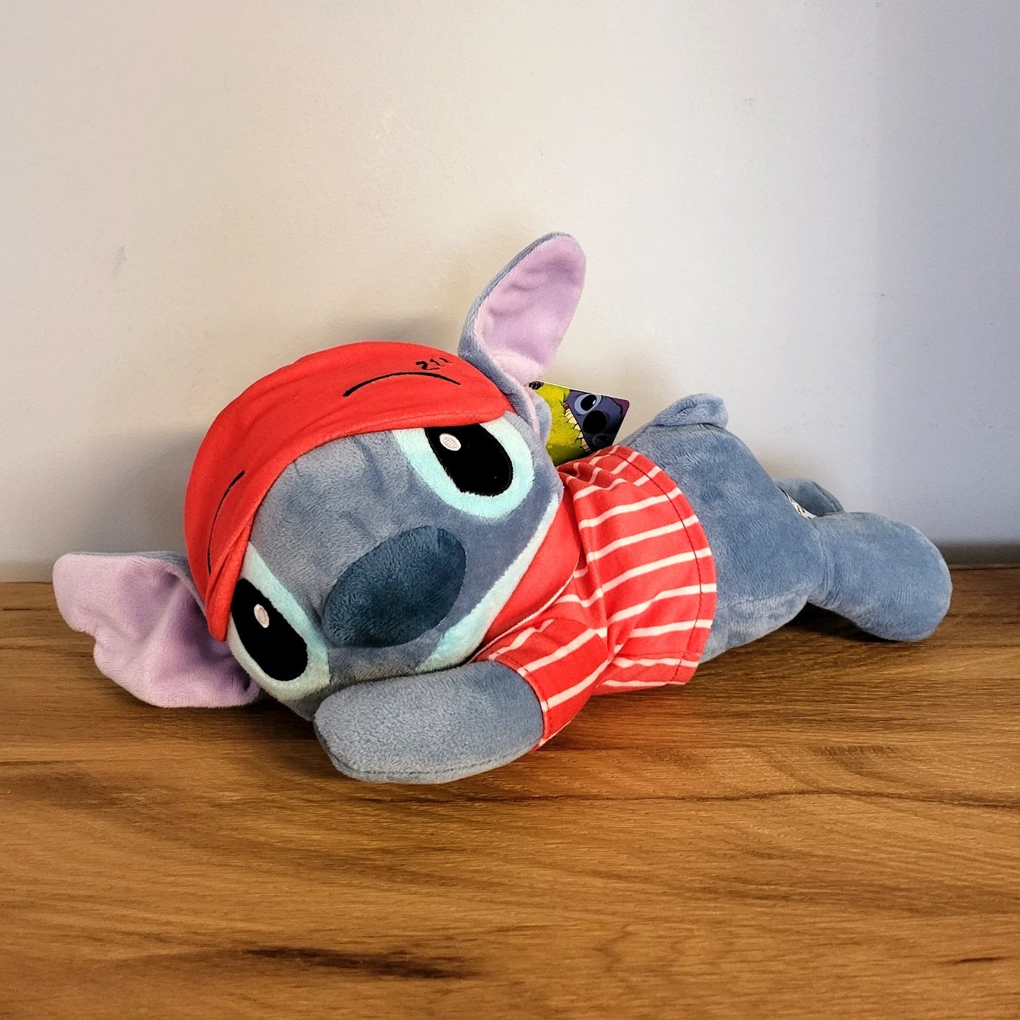 Disney Stitch mit Maske liegend wach schlafend Plüschtier Spielzeug Strampler Pyjama Kuscheltier NEU