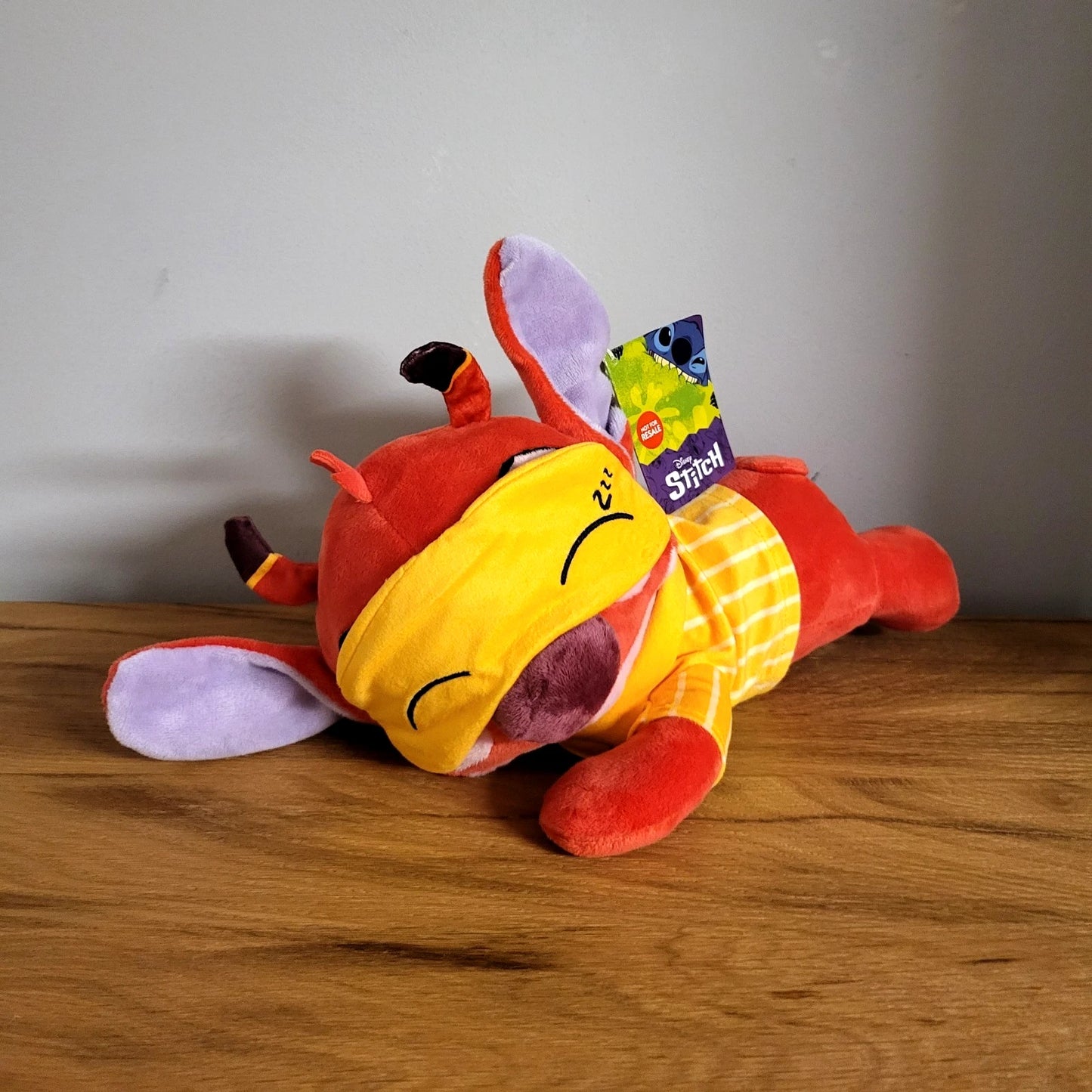 Disney Stitch Leroy mit Maske liegend wach schlafend Plüschtier Spielzeug Strampler Pyjama Kuscheltier NEU