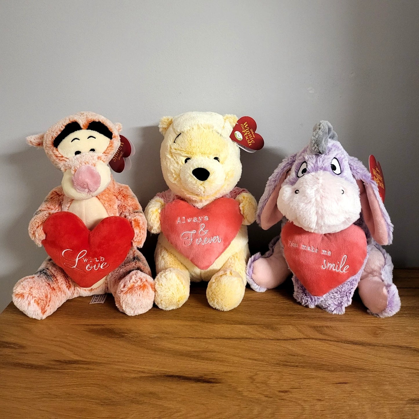 Disney Plüsch Stofftier Kuscheltier Figur I‑Aah IA mit Herz Smile Plüschtier Esel aus Winnie Puuh NEU