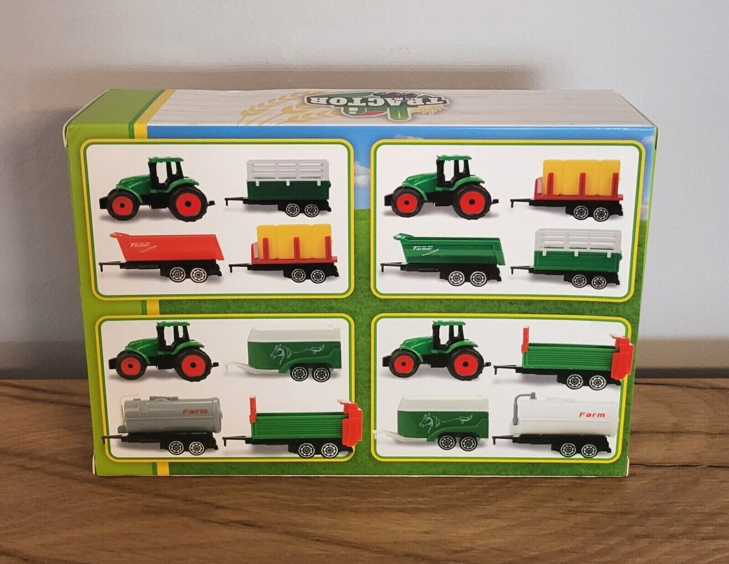 Traktor mit drei Anhänger Spielzeugauto Kinder Geschenkbox Bau Garten Fahrzeug ca. 14x21cm sortiert