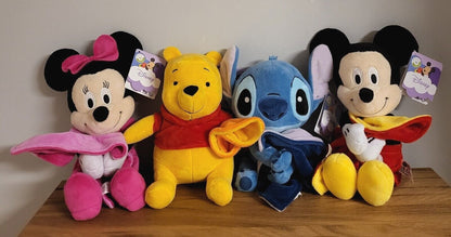 Disney Plüsch Stofftier Kuscheldecke Winnie Pooh Puuh Stitch Micky Mickey Minnie Maus mit Decke NEU