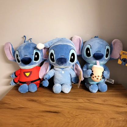 Disney Stitch Plüschtier Stofftier Kuscheltier Plüsch Merch Figur Pyjama Party im Strampler im Schlafanzug NEU