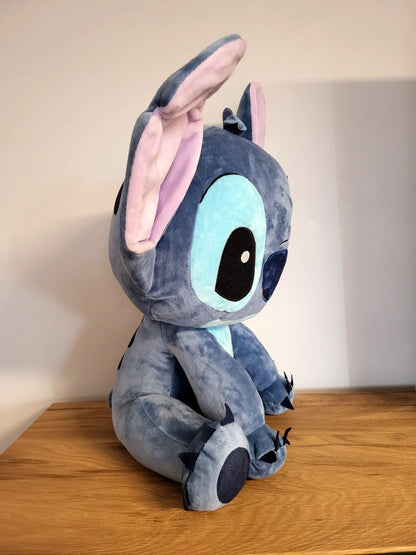 Disney Stitch XXL Plüsch groß Stofftier sitzend Plüschtier großer Kopf Kuscheltier Merch 50 cm Kino Real Film NEU