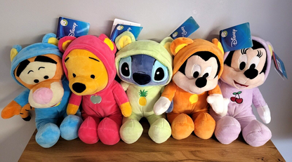 Disney Plüsch Stofftier Kuscheltier Mickey Maus Micky Pyjama Party im Strampler NEU